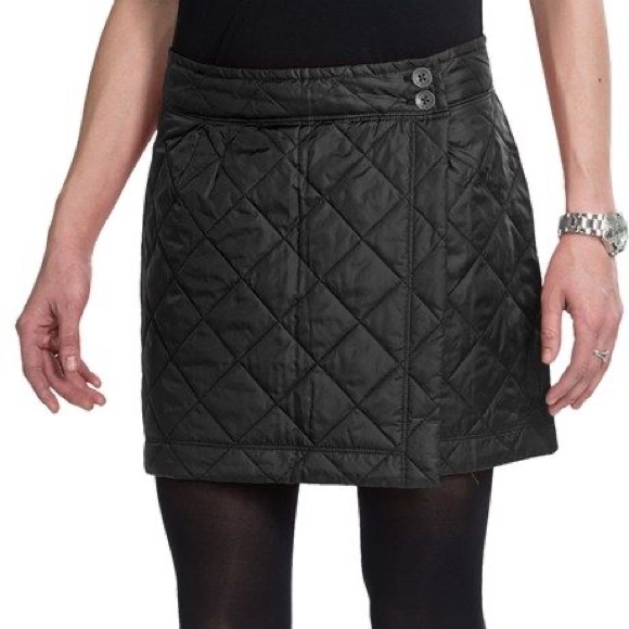 Woolrich Dresses & Skirts - Woolrich Black Insulated Quilted Mini Skirt Sz 8